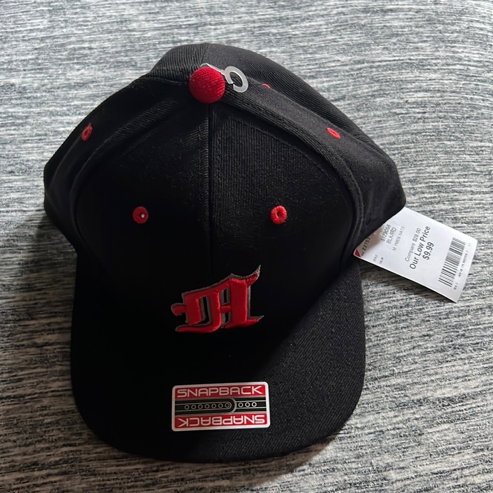 Medium Adidas snap back hat